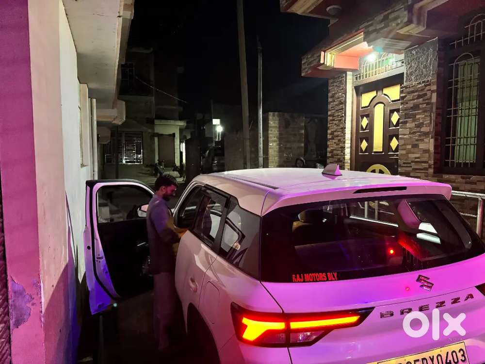 Maruti Suzuki Brezza Lxi A One Condition On Record Service By Showroom