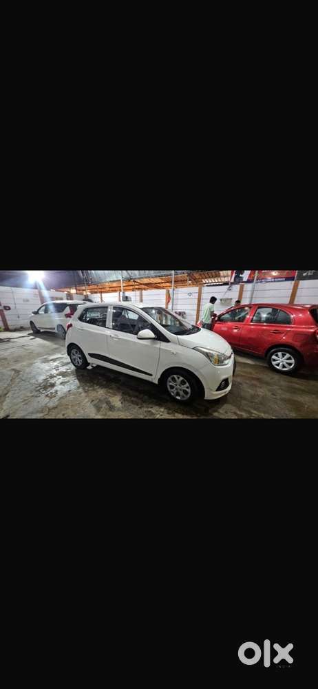 Hyundai Grand I10 2016 Cng  144000 Km Driven