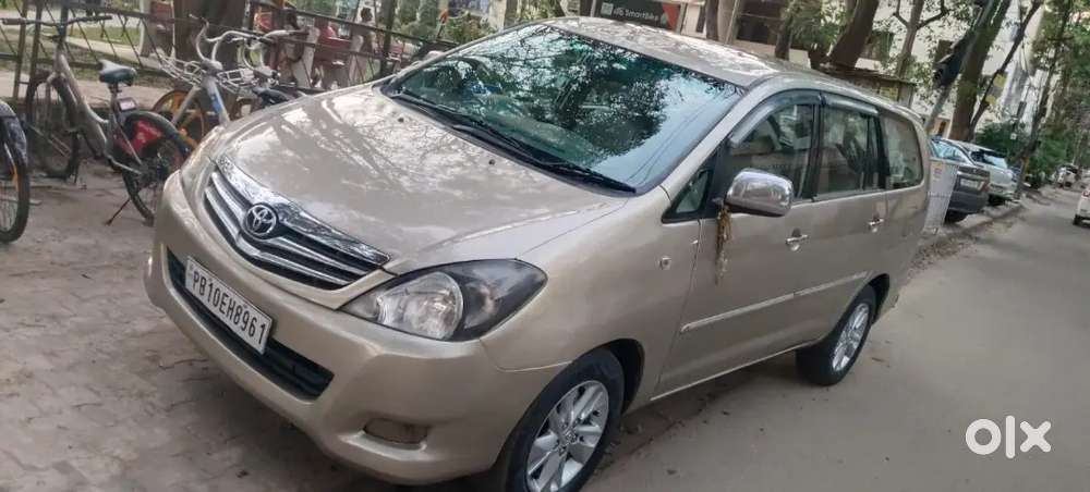 Toyota Innova 2011