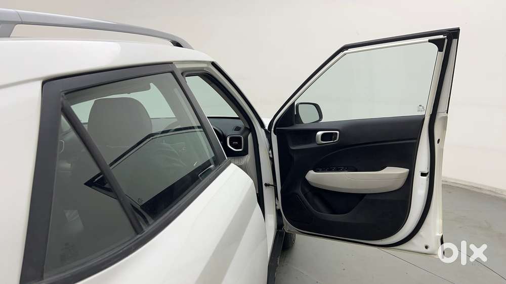 Hyundai Venue 1.2 S (o), 2022, Cng & Hybrids