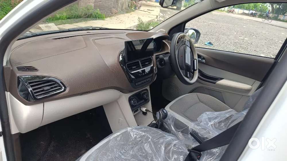 Tata Tigor 2025 Petrol 8000 Km Driven