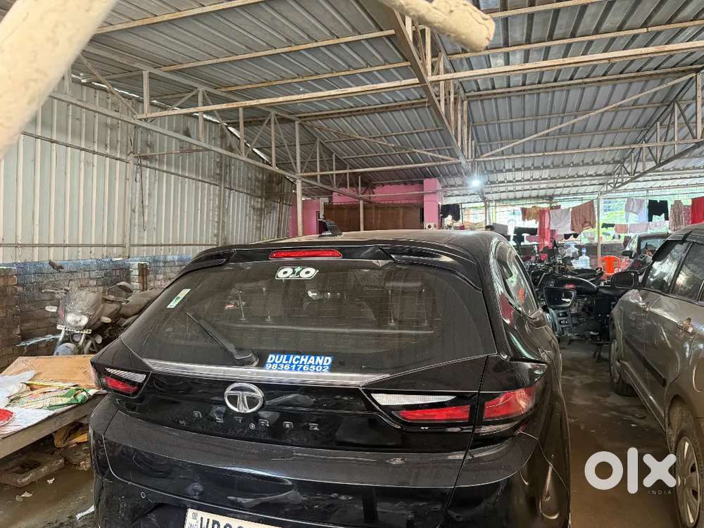 Tata Altroz Dark Petrol 2023