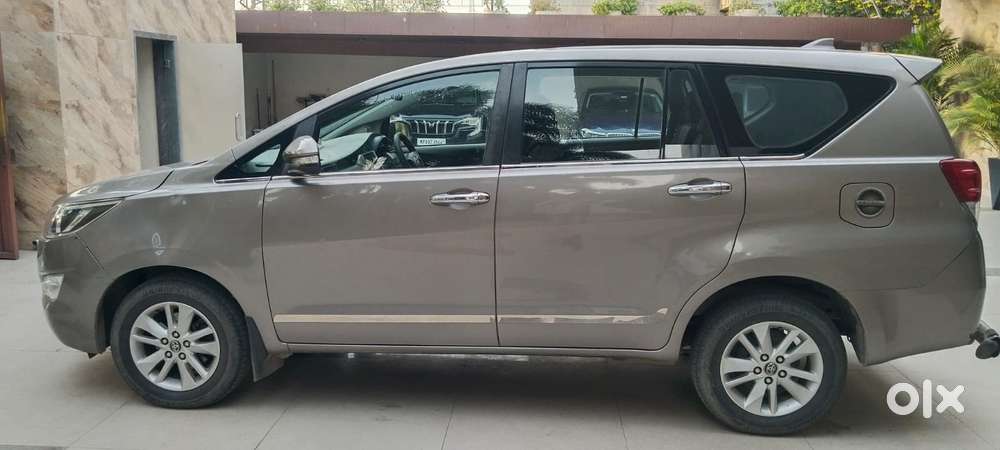 Toyota Innova Crysta 2.7 Gx Limited Edition At 8 Str, 2017, Petrol