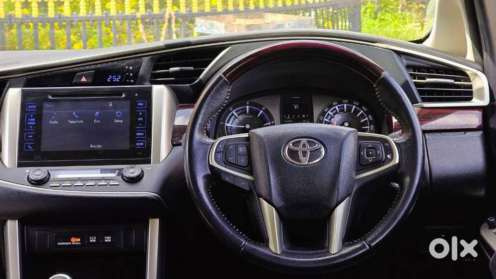 Toyota Innova Crysta 2.4 V 8 Str, 2016, Diesel