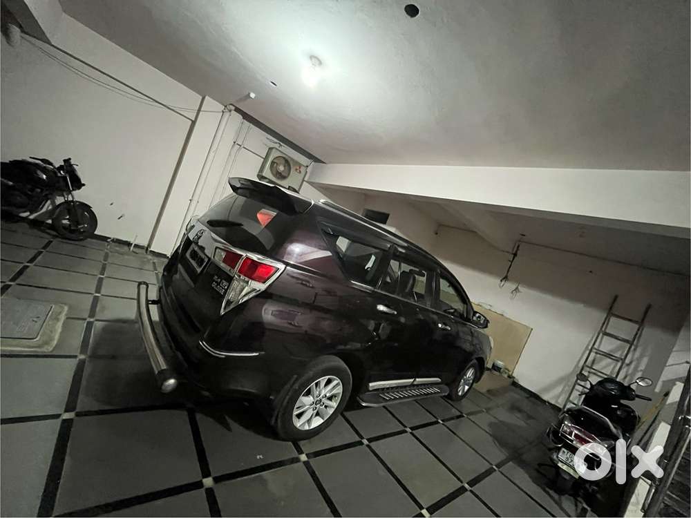 Toyota Innova Crysta - 2.4 G 2017