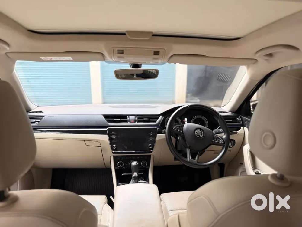 Skoda Superb 2017 L&kpetrol 28000 Km Driven