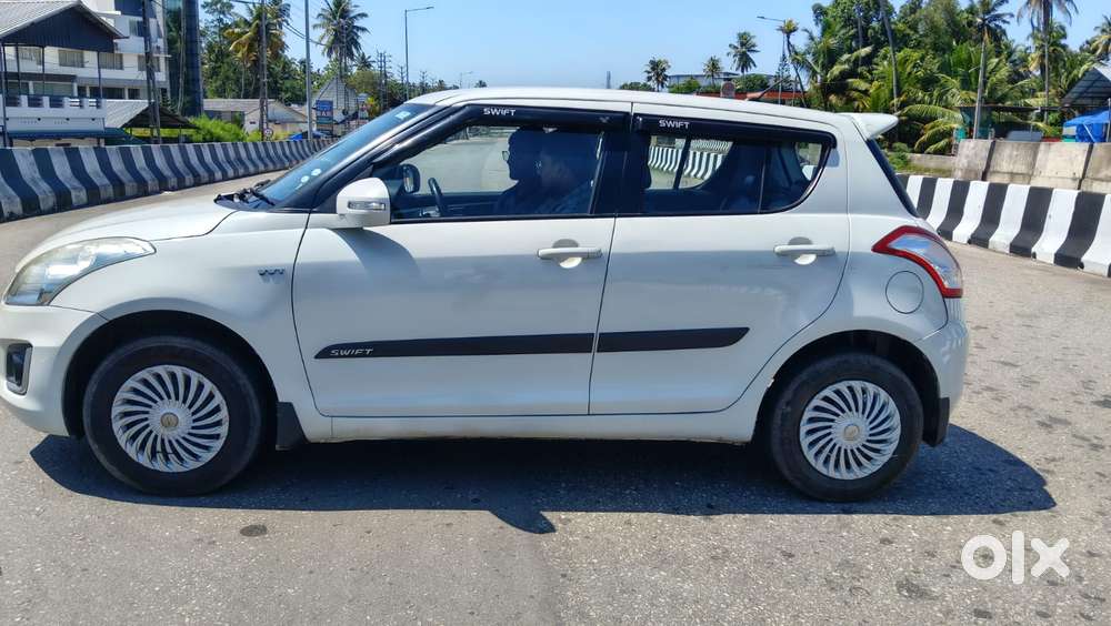 Maruti Suzuki Swift Vxi With Abs, 2016, Petrol