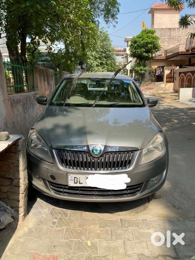 Skoda Rapid Automatic 2013 Petrol Mint Condition Car Silent Engine
