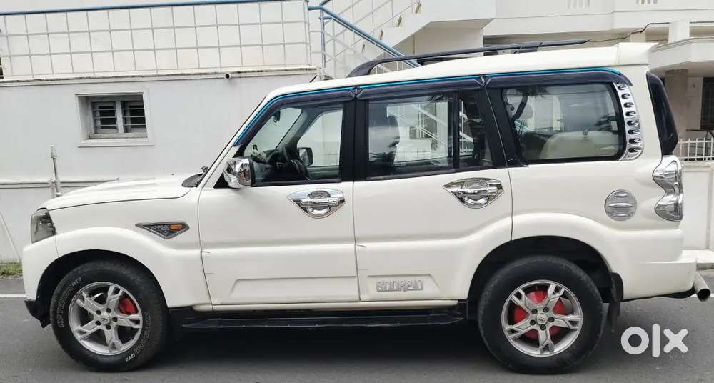 Mahindra Scorpio S10