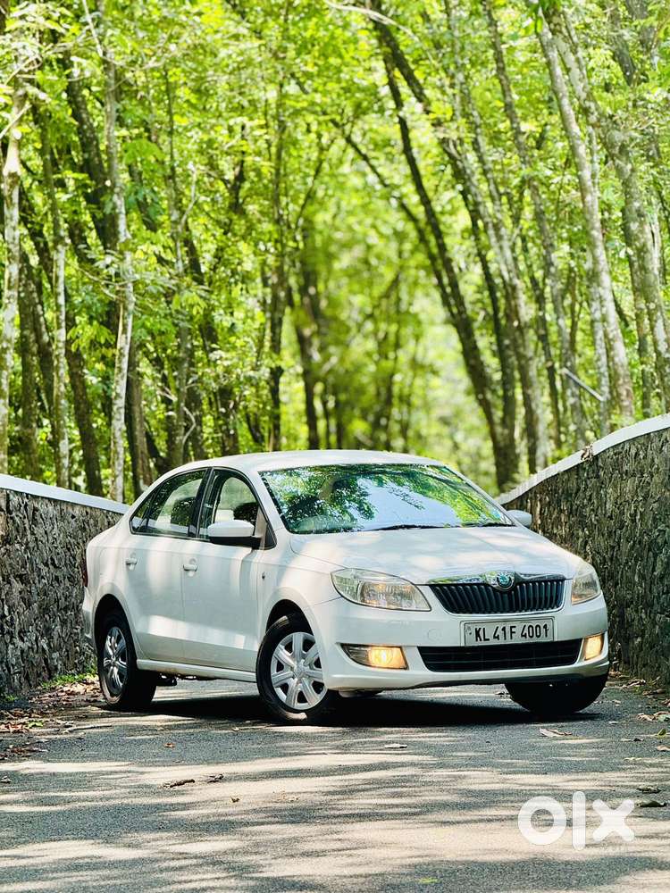 Skoda Rapid 1.6 Mpi At Elegance Plus, 2012, Petrol