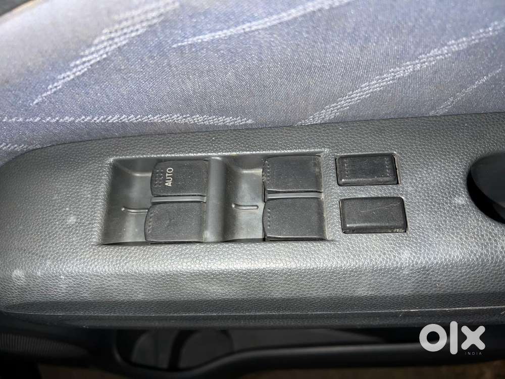 Maruti Suzuki Ritz Vxi, 2011, Petrol