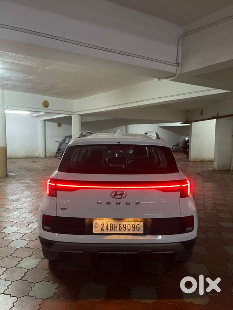 Hyundai Venue 2024 Diesel Excellent Condition- Bh Registration