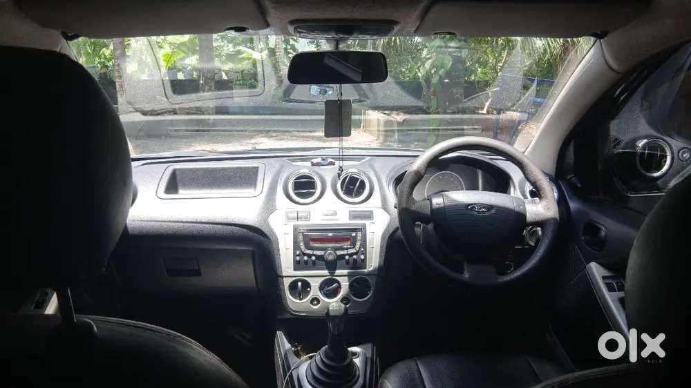 Model 2012 
Good Condition 
Diesel 
Chilling Ac
Power Steering 
2 Powe