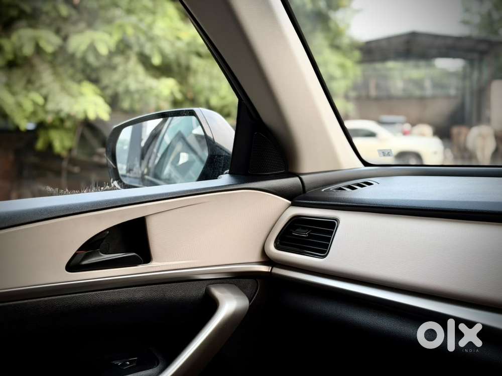 Mahindra Xuv700 2.0 Ax 7 Petrol Mt Str, 2024, Petrol