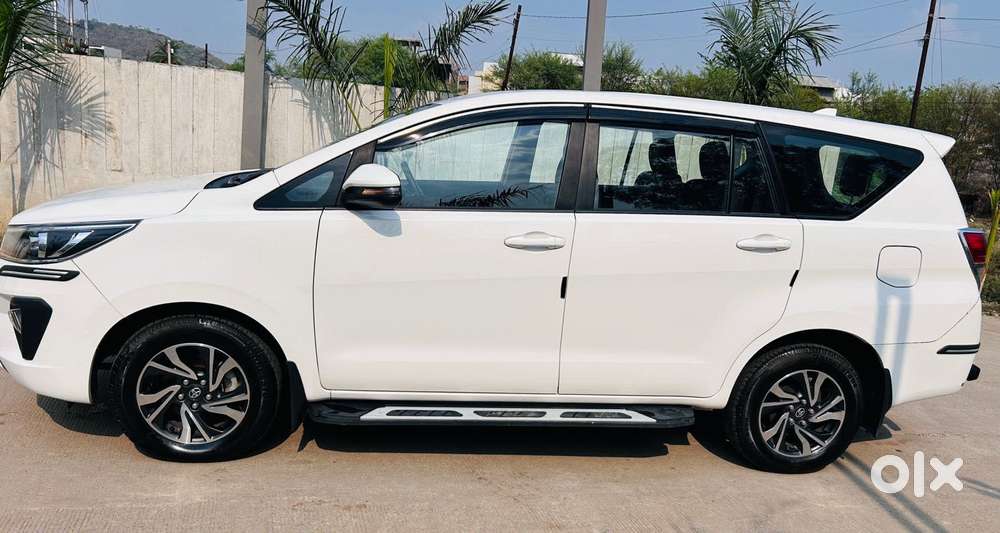 Toyota Innova Crysta 2.4 Gx Limited Edition At 8 Str, 2023, Petrol