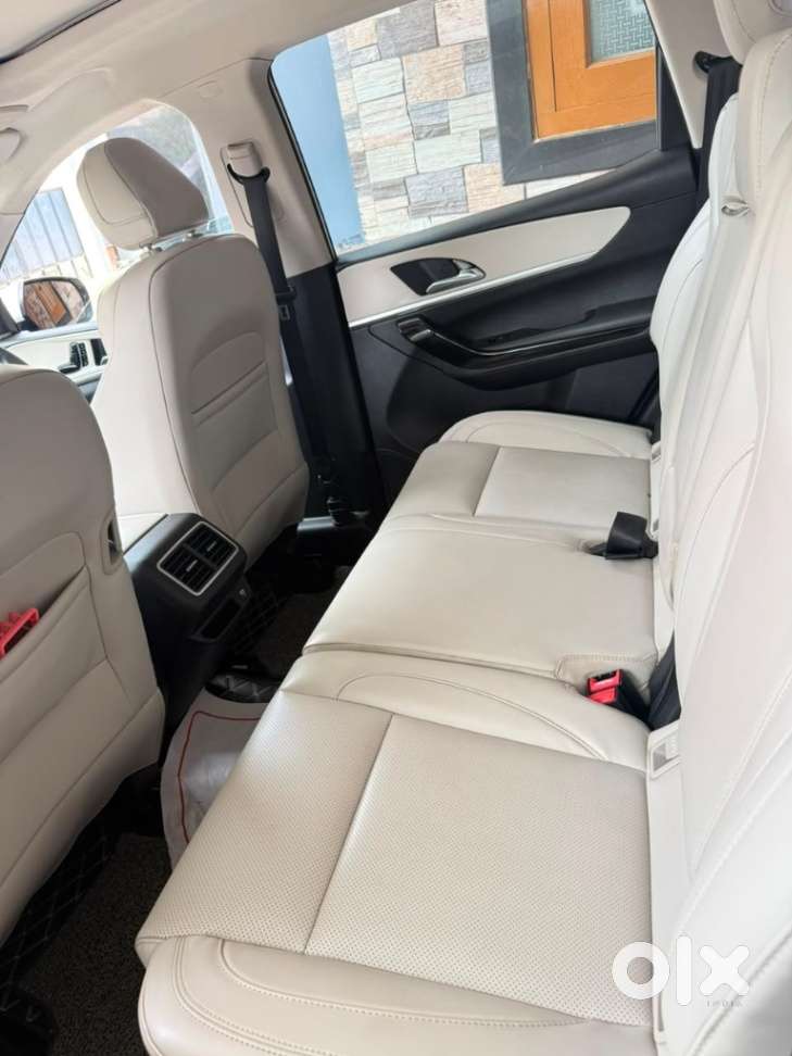 Mahindra Xuv700 2.0 Ax 7 Petrol At Luxury Pack Str, 2022, Petrol