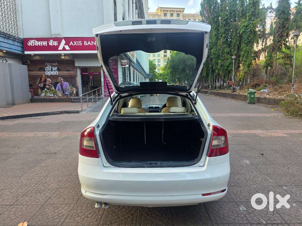 Skoda Laura Ambiente 2.0 Tdi Cr Manual, 2011, Diesel