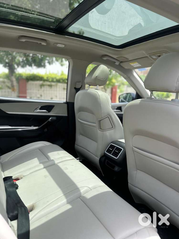 Mahindra Xuv700 2.0 Ax 7 Petrol At Luxury Pack Str, 2025, Petrol