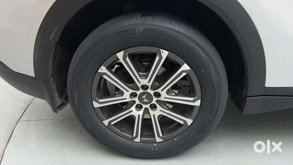 Mahindra Xuv700 2.0 Ax 7 Petrol At Luxury Pack Str, 2021, Petrol