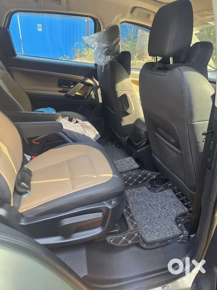 Showroom Condition Safari Limited Edition Top Model