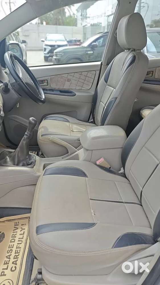 Toyota Innova 2.5 E 8 Str, 2010, Diesel