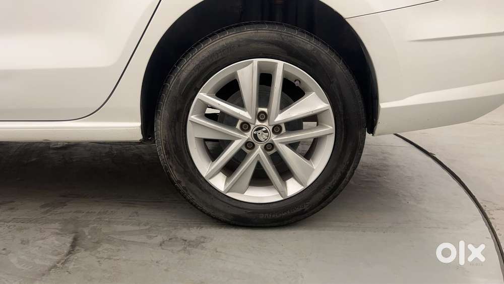 Skoda Rapid 1.0 Style At, 2020, Petrol