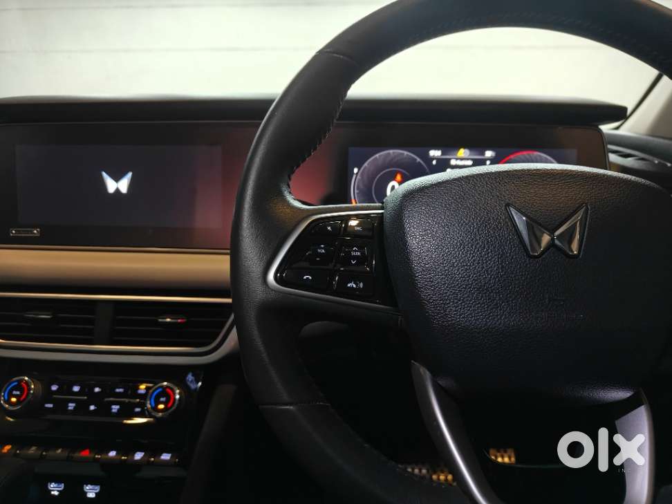 Mahindra Xuv700 2.2 Ax 7 Diesel At Luxury Pack Str Awd, 2023, Diesel