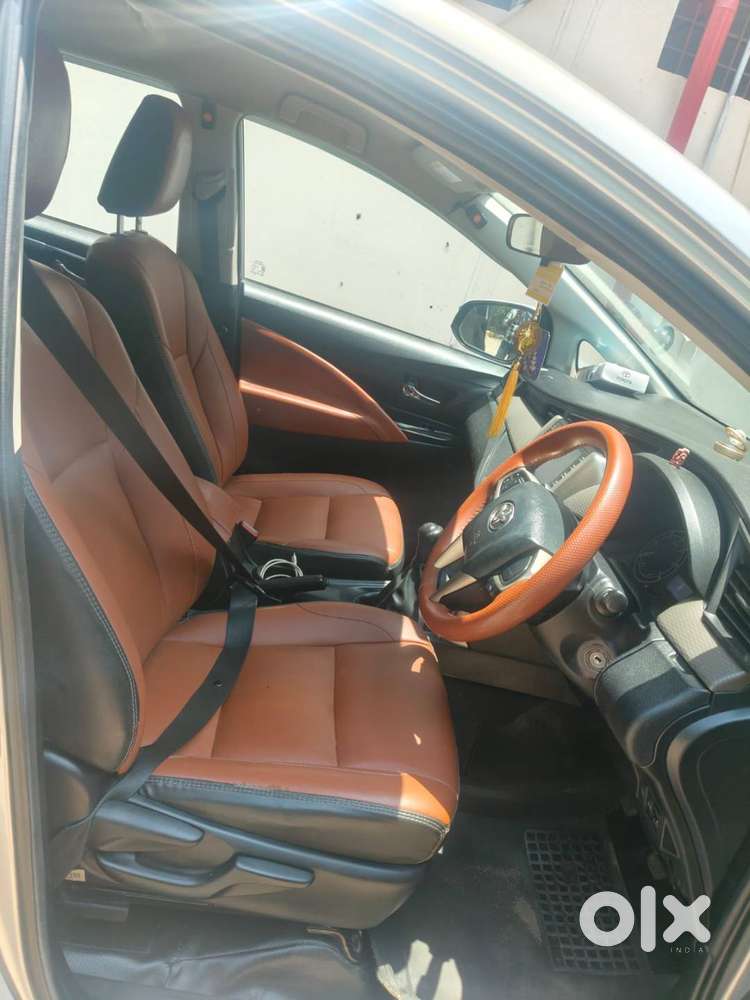 Innova Crysta 8str