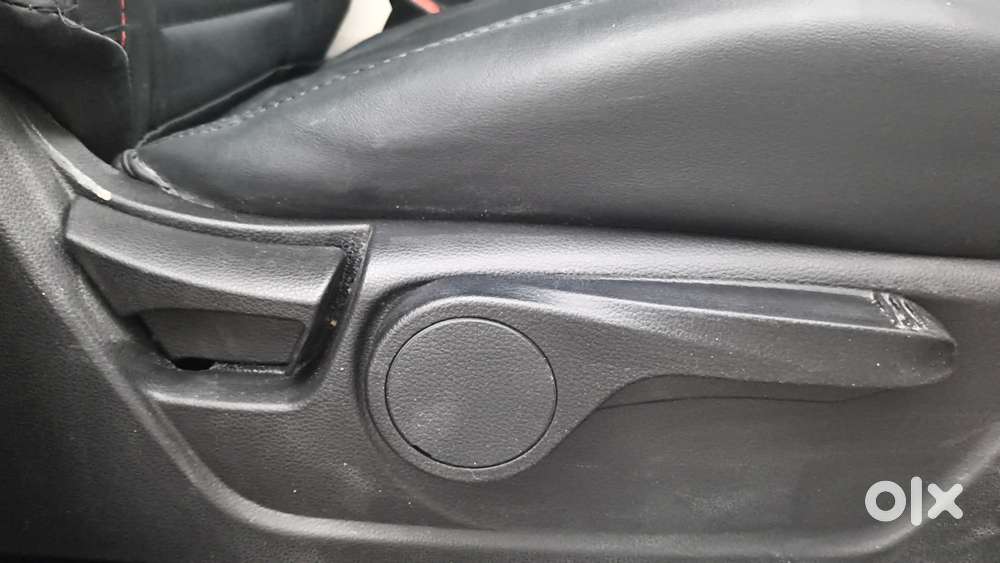 Mahindra Xuv 3xo Ax5 Pm Mt, 2025, Petrol