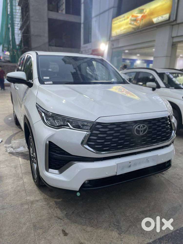 Toyota Innova Hycross 2.0 Zx (o) Hybrid 7 Str, 2025, Petrol