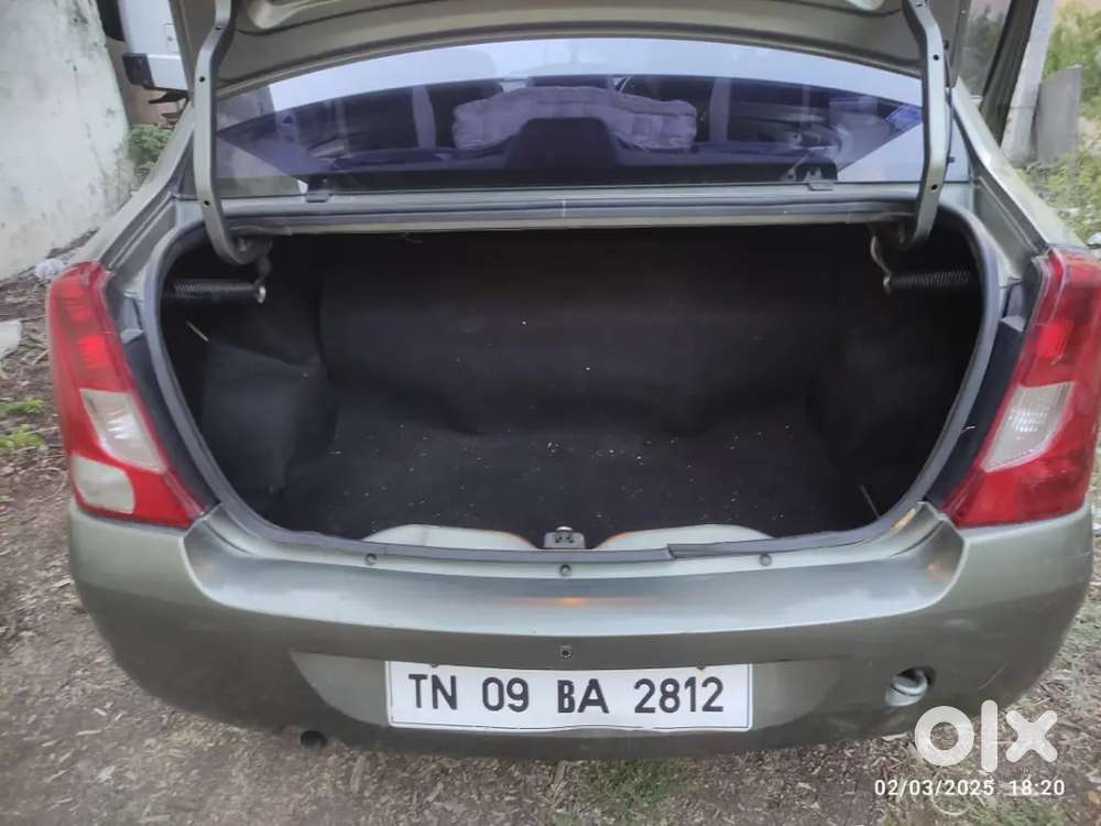 Mahindra Logan Petrol 2010