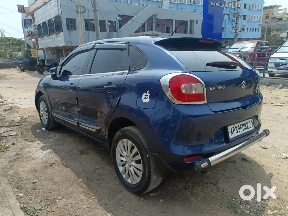 Showroom Tracke Vehicle