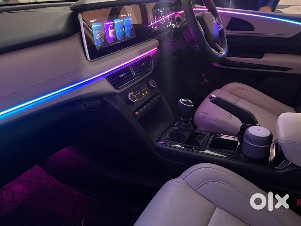 Mahindra Xuv700 2022 Petrol 22000 Km Driven