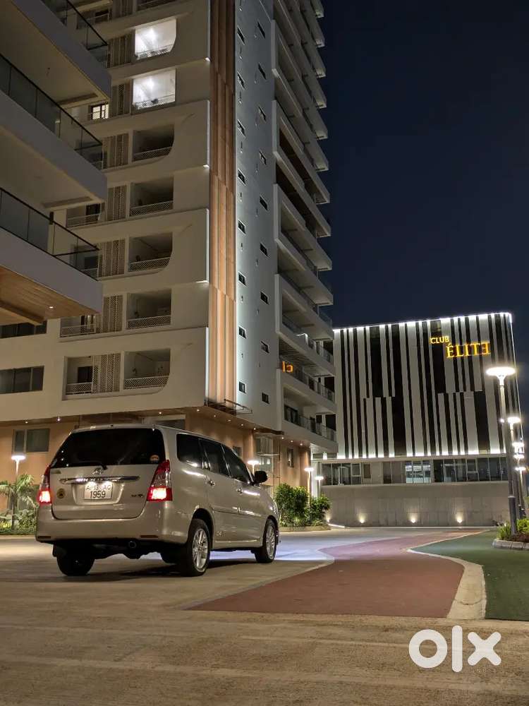 Toyota Innova V 2012 Model