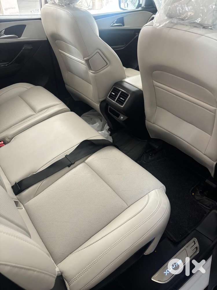 Mahindra Xuv700 2.0 Ax 7 Petrol At Luxury Pack Str, 2024, Petrol