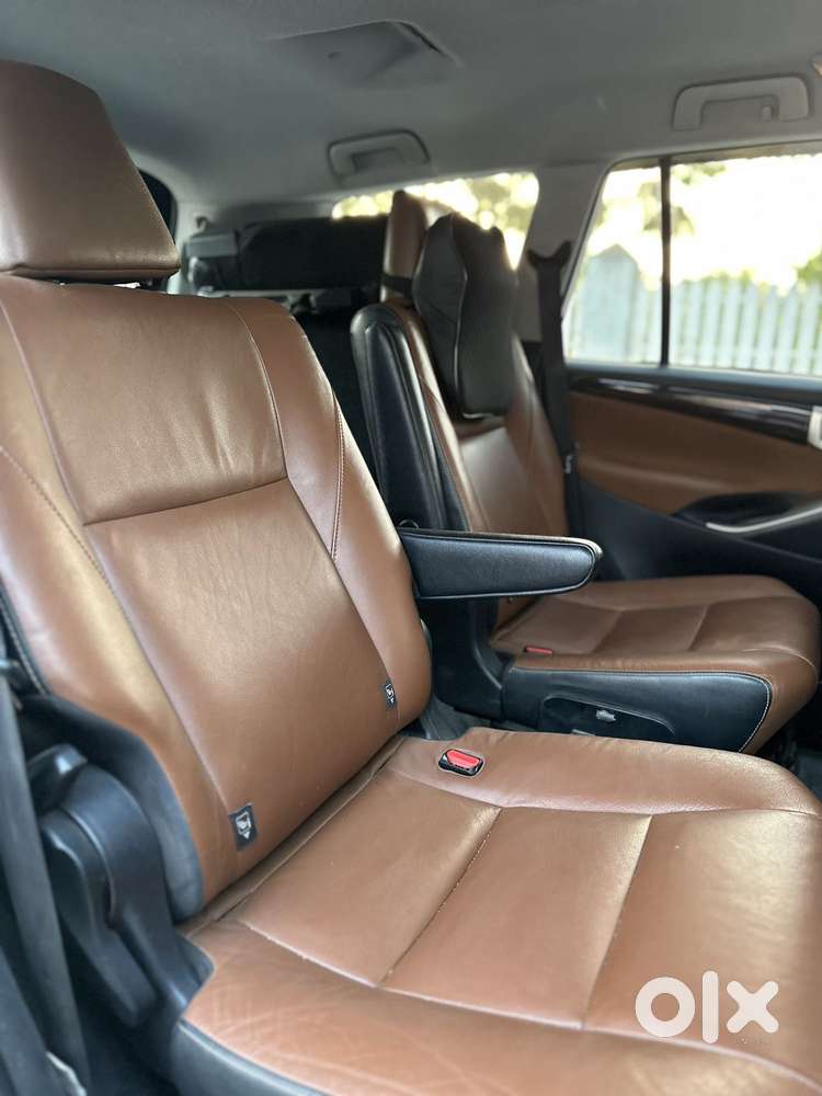 Toyota Innova Crysta 2.8 Zx At 7 Seater, 2016, Diesel