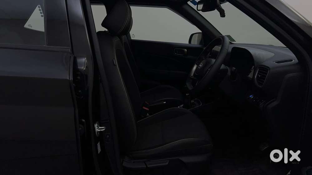 Hyundai Venue Sx Knight Edition Mt, 2025, Petrol
