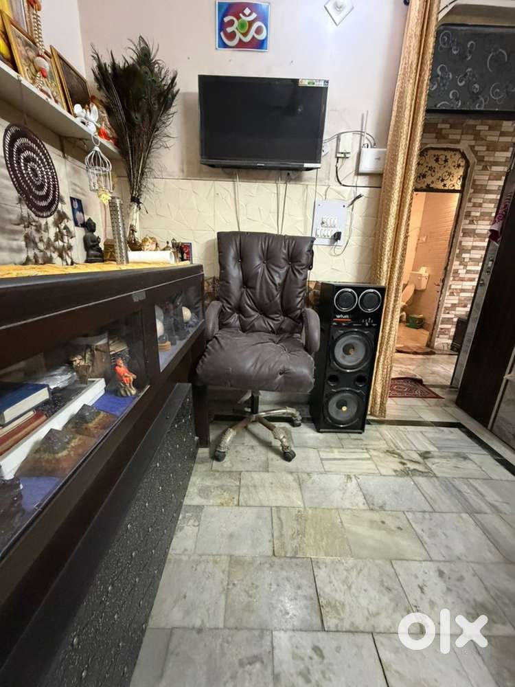 Office chair and Table