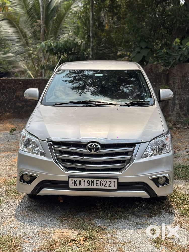 Toyota Innova 2004-2011 2.5 V Diesel 8-seater, 2014, Diesel