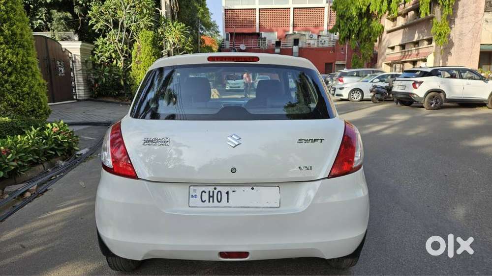 Maruti Suzuki Swift Vxi Optional, 2016, Petrol