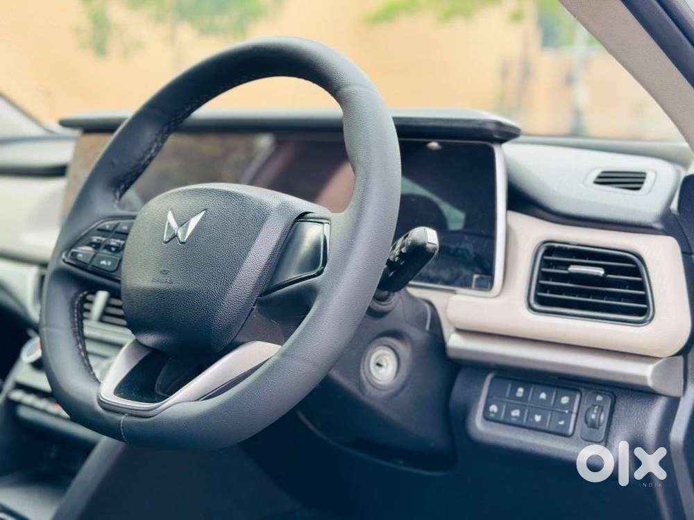 Mahindra Xuv700 2.2 Ax 5 Diesel At 7 Str, 2023, Diesel