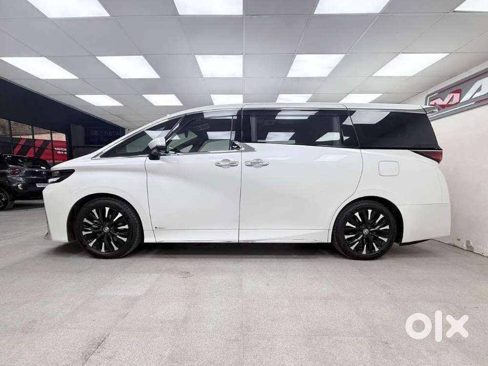 Toyota Vellfire Vip – Executive Lounge, 2024, Petrol