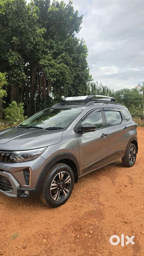 Renault Triber Rxz, 2025, Petrol
