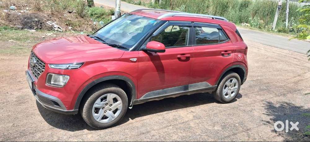 Venue Petrol Clear Title Car 8.5lac Only