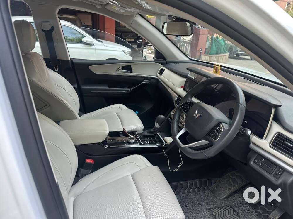 Mahindra Xuv700 2025 Diesel 7000 Km Driven