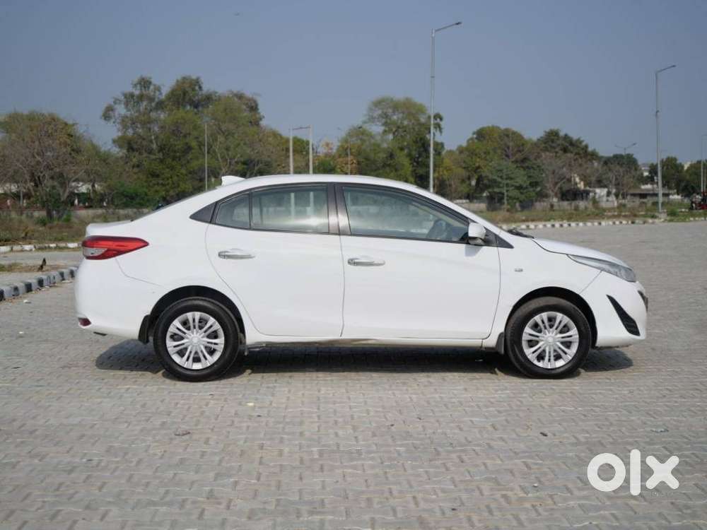 Toyota Yaris J Cvt, 2018, Petrol