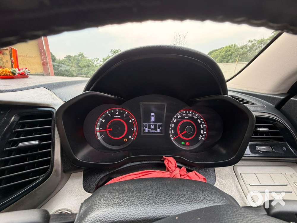 Mahindra Xuv300 W8, 2022, Petrol