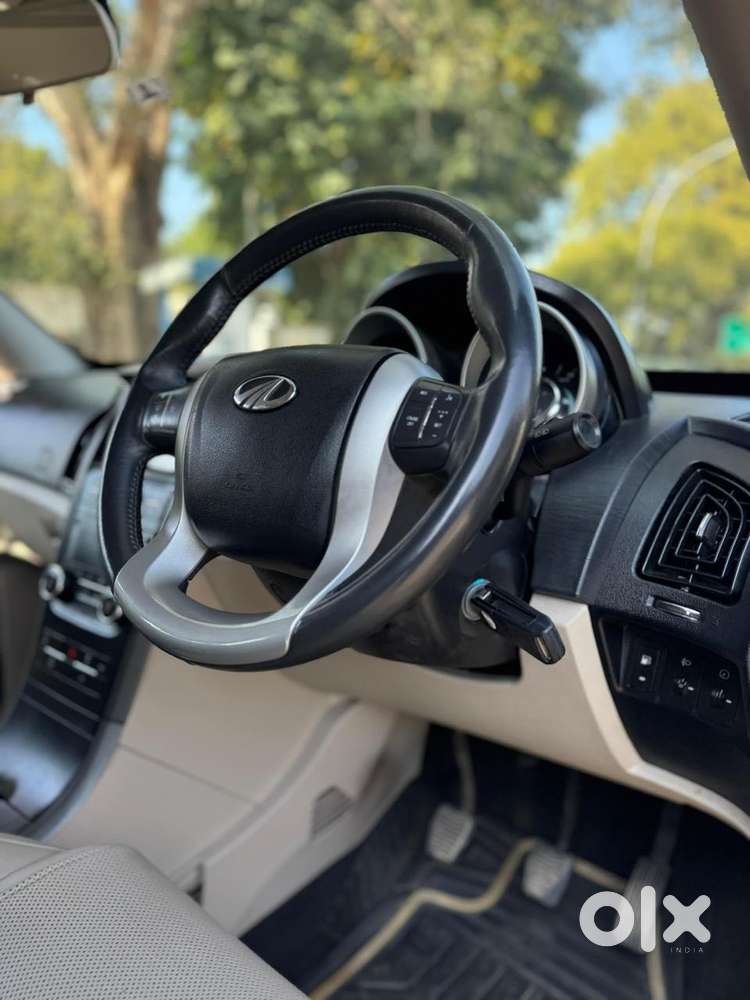 Mahindra Xuv500 W8 Dual Tone, 2015, Diesel