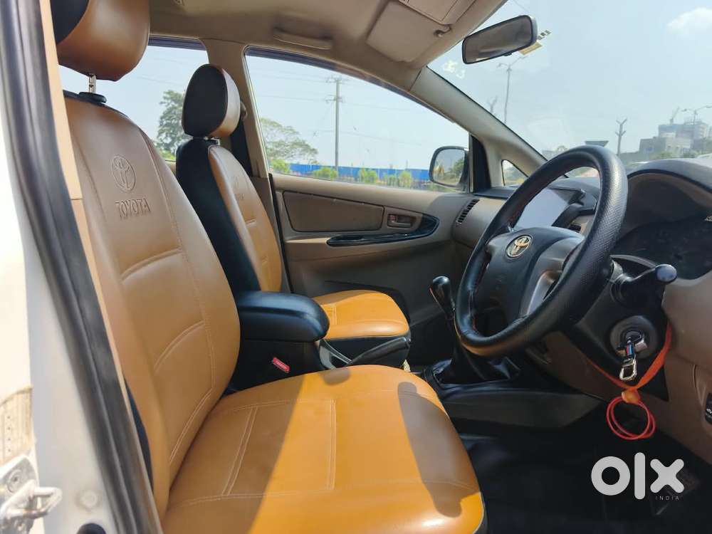 Toyota Innova 2.5 G (diesel) 8 Seater, 2015, Diesel