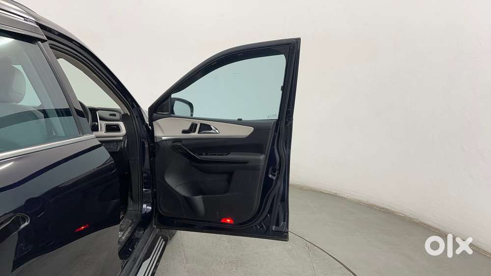 Mahindra Xuv700 2.0 Ax 7 Petrol At Luxury Pack Str, 2022, Petrol